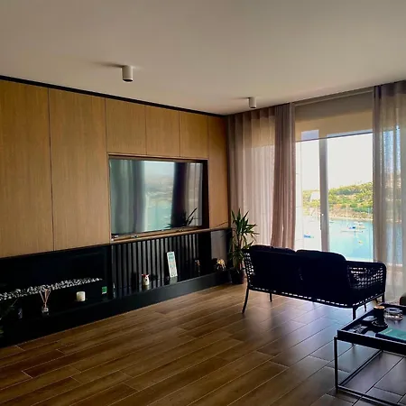 Sea View 2 Bedroom * Sliema