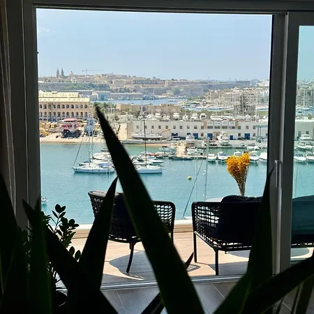 Sea View 2 Bedroom *