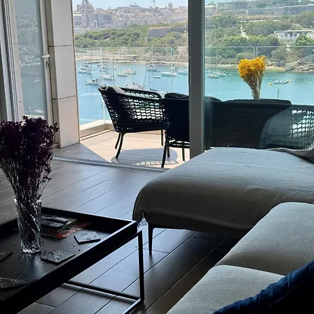 Sea View 2 Bedroom * Σλιέμα