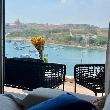 Sea View 2 Bedroom *