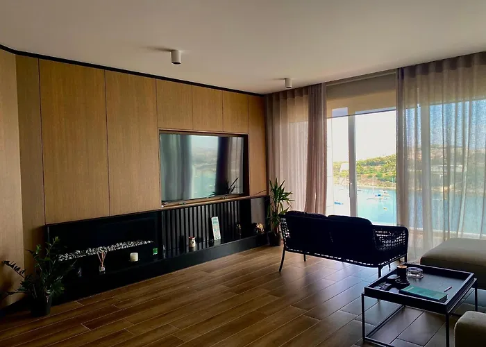 Sea View 2 Bedroom * Sliema